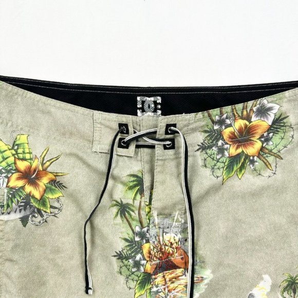 DC Board Shorts Mens 33 Medium Flat Front Beach Outdoors Modern Casual Floral - Picture 2 of 7